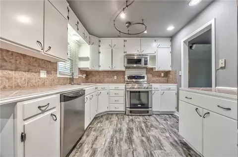 Kitchen - 808 N Apache Dr, Independence, MO 64056 photo 2 of 6