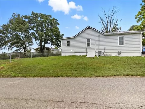 Exterior - 13547 Old Marvin Rd, Versailles, MO 65084 photo 3 of 6
