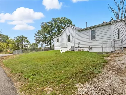 Exterior - 13547 Old Marvin Rd, Versailles, MO 65084 photo 2 of 6