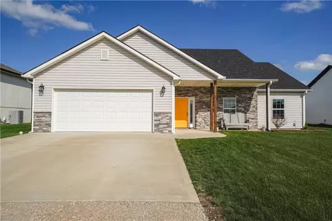 73 SE 451 Rd, Warrensburg, MO 64093