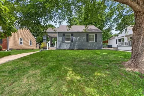 8119 Madison Ave, Kansas City, MO 64114