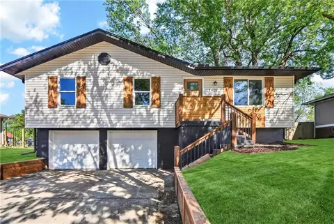 1401 SE Royal St, Oak Grove, MO 64075