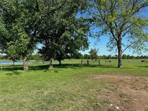 376 NW 90th Rd, Sheldon, MO 64784 photo 3