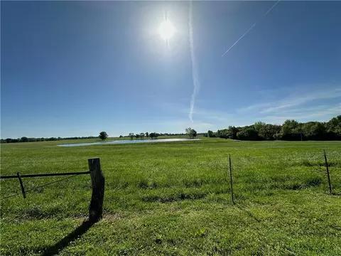 376 NW 90th Rd, Sheldon, MO 64784 photo 4