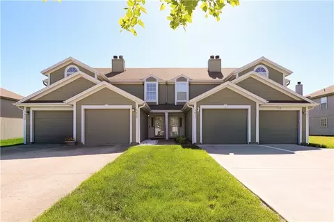 5635 NW Sunrise Meadow Cir, Lees Summit, MO 64064