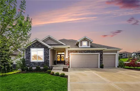 12802 W 173rd Ter, Overland Park, KS 66221