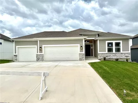 1015 Poplar Ln, Liberty, MO 64068