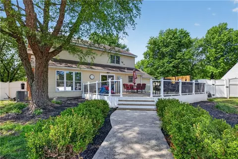 Exterior - 1301 Bitner Dr, Pittsburg, KS 66762 photo 4 of 10