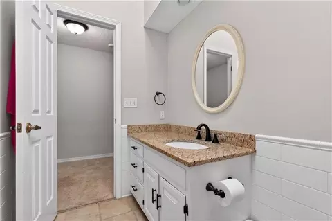 Bath - 1301 Bitner Dr, Pittsburg, KS 66762 photo 4 of 6