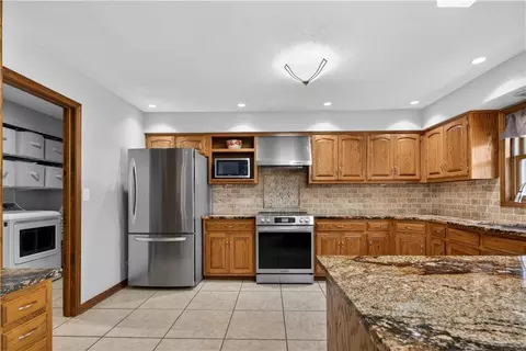 Kitchen - 1301 Bitner Dr, Pittsburg, KS 66762 photo 4 of 5