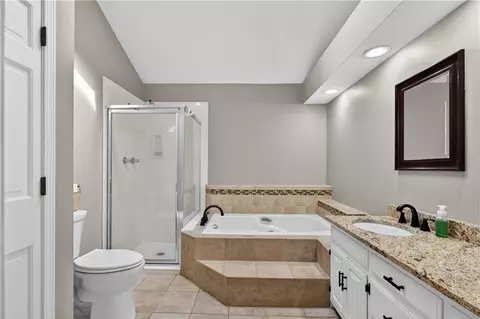 Bath - 1301 Bitner Dr, Pittsburg, KS 66762 photo 2 of 6