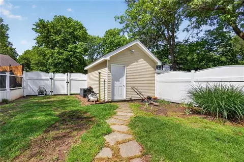 Exterior - 1301 Bitner Dr, Pittsburg, KS 66762 photo 9 of 10