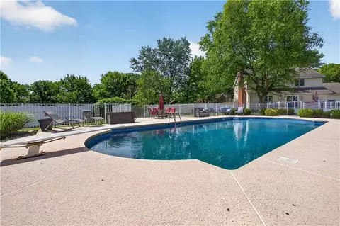 Exterior - 1301 Bitner Dr, Pittsburg, KS 66762 photo 6 of 10