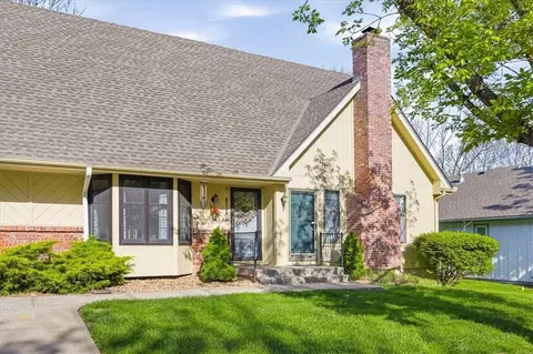 158 Robin Rd, Lees Summit, MO 64063