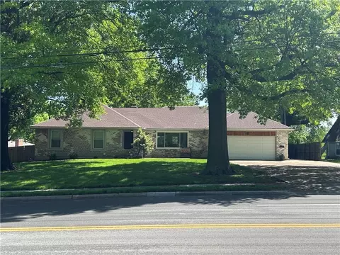5313 Nieman Rd, Shawnee, KS 66203