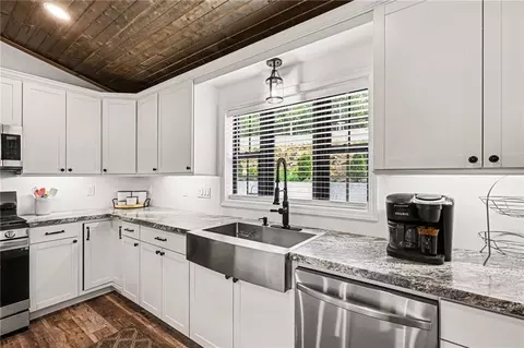 Kitchen - 16 S Lakeview Rd, Mapleton, KS 66754 photo 4 of 4