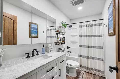 Bath - 16 S Lakeview Rd, Mapleton, KS 66754 photo 2 of 2
