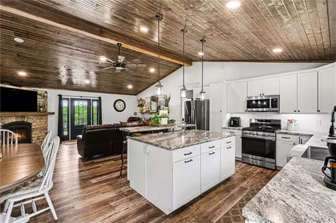 Kitchen - 16 S Lakeview Rd, Mapleton, KS 66754 photo 2 of 4