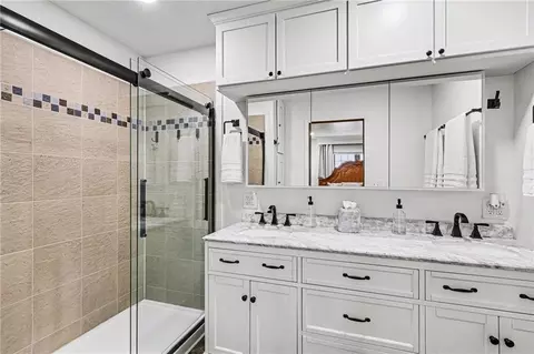 Bath - 16 S Lakeview Rd, Mapleton, KS 66754 photo 1 of 2