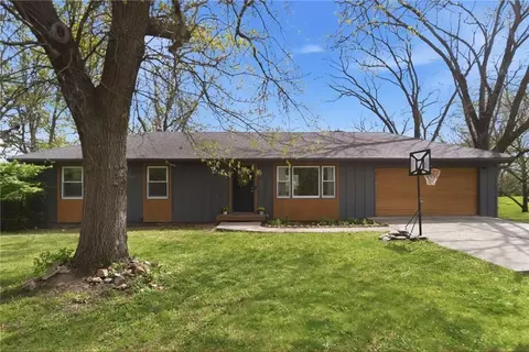 3411 E 78th St, Kansas City, MO 64132
