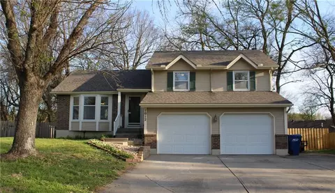 1012 SW Eastman St, Blue Springs, MO 64015