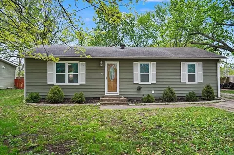 410 S Jefferson St, Spring Hill, KS 66083