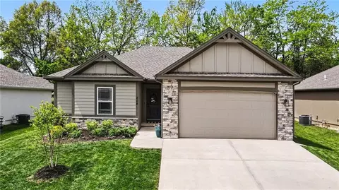 208 S Marimack Ct, Kearney, MO 64060