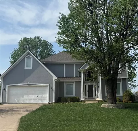 1116 SW Crossing Dr, Lees Summit, MO 64081