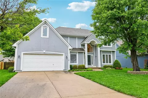 1116 SW Crossing Dr, Lees Summit, MO 64081