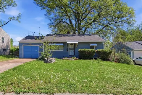2305 S Crescent Ave, Independence, MO 64052