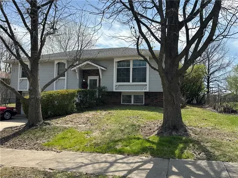 17207 E 6th Terrace Ct, Independence, MO 64056