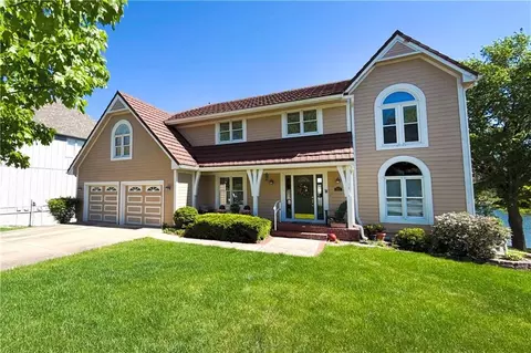 328 Warrington Ct, Lees Summit, MO 64064