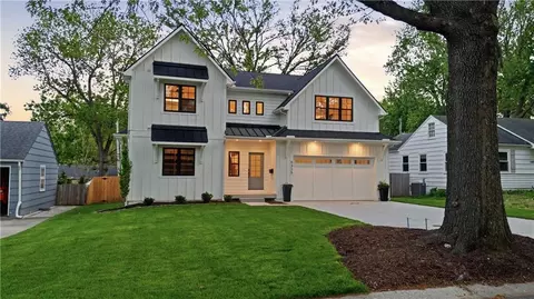 5325 W 72nd St, Prairie Village, KS 66208