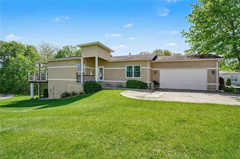813 NE Sonora Valley Cir, Blue Springs, MO 64014