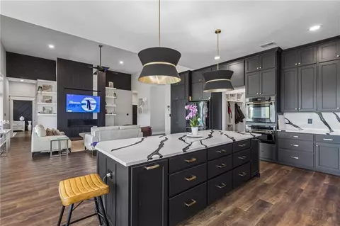 Kitchen - 5123 NW 47th Ter, Riverside, MO 64150 photo 4 of 6