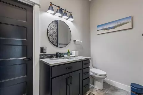 Bath - 5123 NW 47th Ter, Riverside, MO 64150 photo 3 of 8