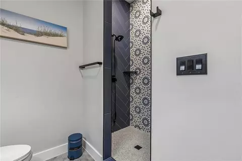 Bath - 5123 NW 47th Ter, Riverside, MO 64150 photo 4 of 8