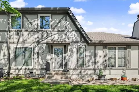 7004 N Fisk Ct, Kansas City, MO 64151
