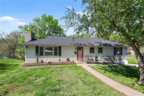 7002 N Baltimore Ave, Gladstone, MO 64118