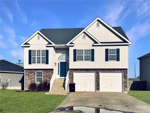 1219 Wildflower Rd, Warrensburg, MO 64093