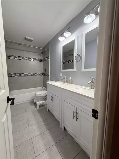 Bath - 8811 E 84th St, Raytown, MO 64138 photo 1 of 2