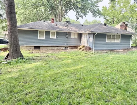 Exterior - 8811 E 84th St, Raytown, MO 64138 photo 2 of 2