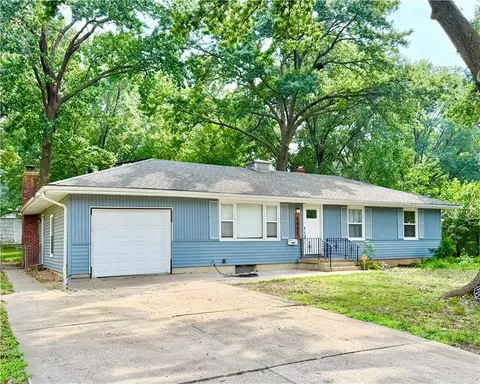 8811 E 84th St, Raytown, MO 64138