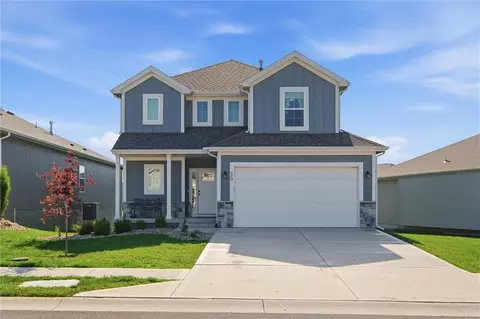 523 NW 110th St, Kansas City, MO 64155