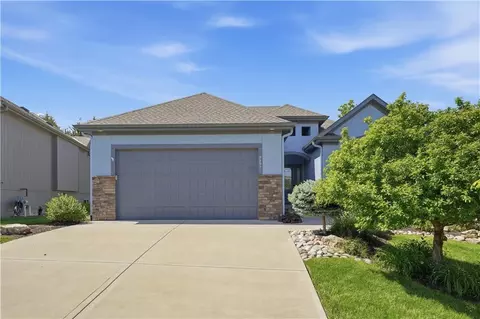 9892 Hollis Ln, Lenexa, KS 66227
