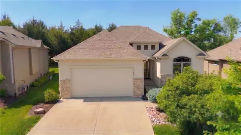 9892 Hollis Ln, Lenexa, KS 66227