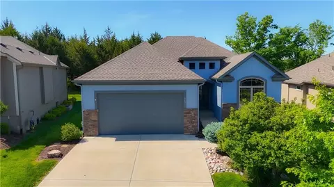 9892 Hollis Ln, Lenexa, KS 66227