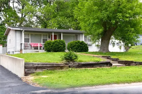 8000 Riverview Ave, Kansas City, KS 66112