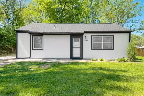 2206 S 34th St, Kansas City, KS 66106