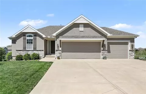 21106 W 190 Ter, Spring Hill, KS 66083